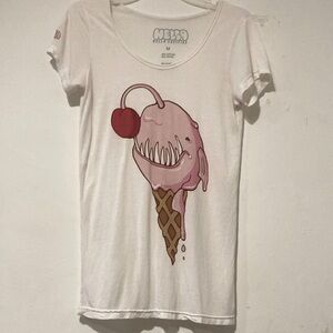 Vintage Y2K Pink Lantern Fish Ice Cream T~Shirt in great pre~loved condition